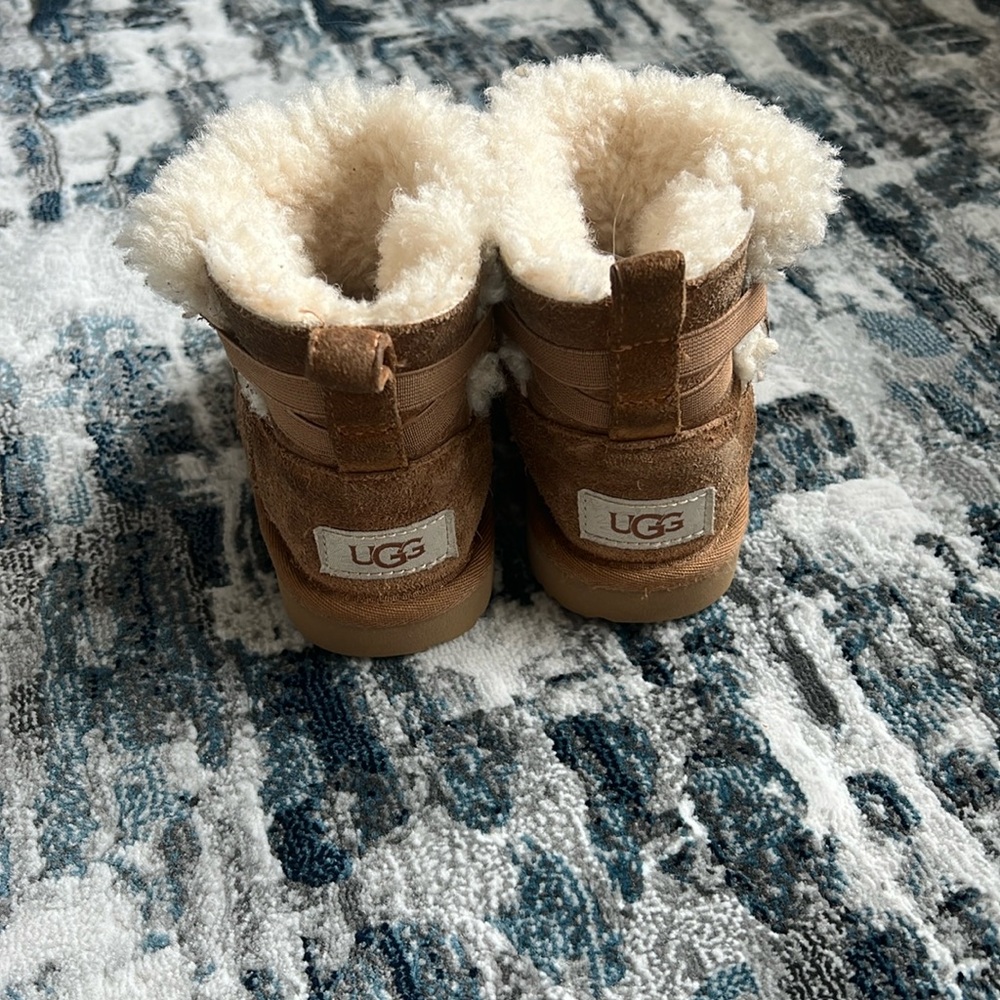 Ugg boots size 8 toddler girl